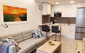 Beautiful Central Apartment, Recently Renovated.